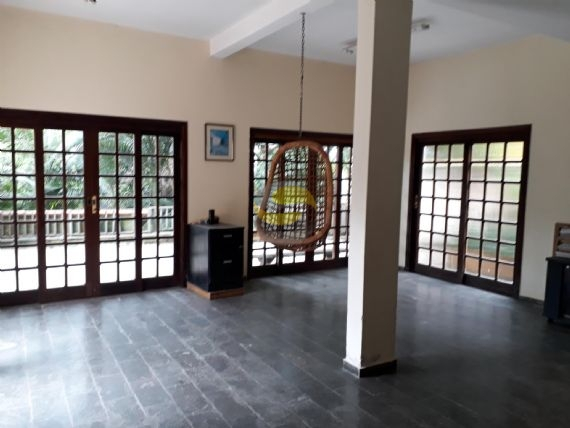 Casa de Condomínio à venda com 3 quartos, 395m² - Foto 2