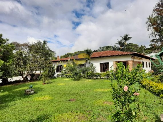 Casa de Condomínio para alugar com 3 quartos, 480m² - Foto 1