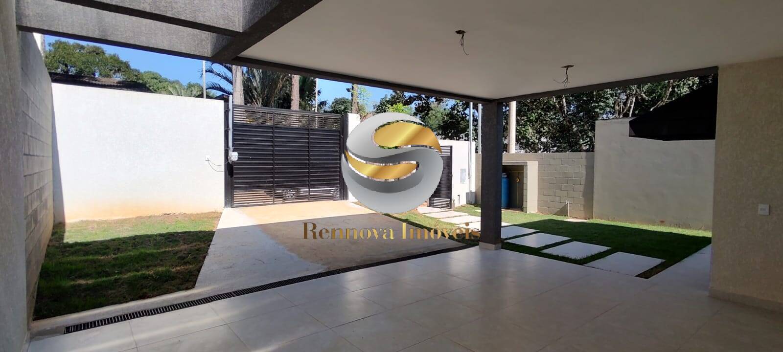 Casa à venda com 3 quartos, 245m² - Foto 2