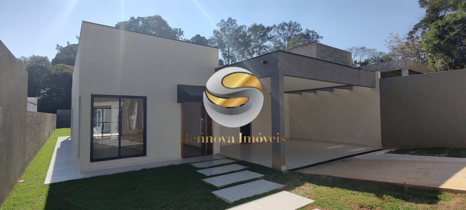 Casa à venda com 3 quartos, 245m² - Foto 1