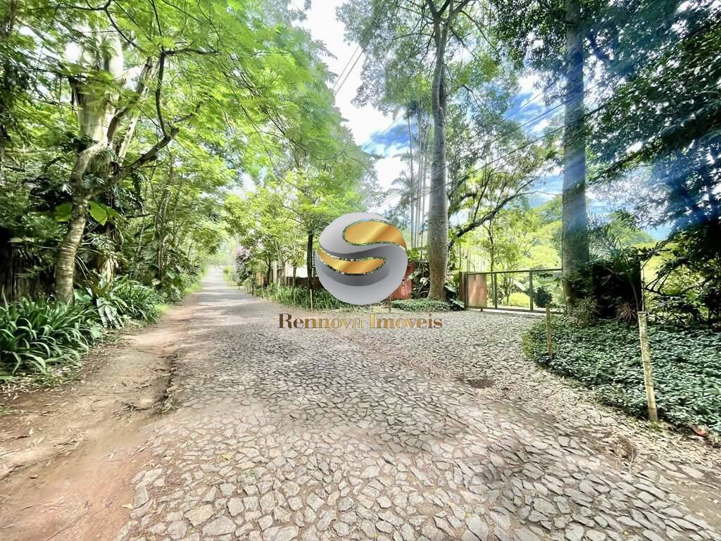 Casa de Condomínio à venda com 3 quartos, 380m² - Foto 2