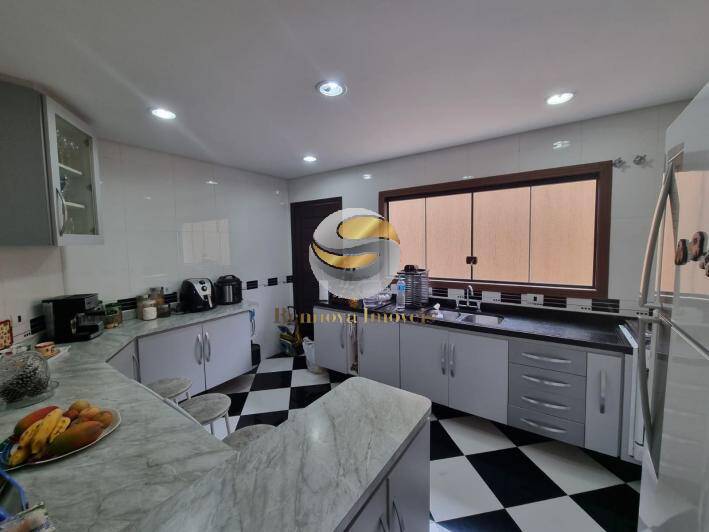Casa, 3 quartos, 289 m² - Foto 8