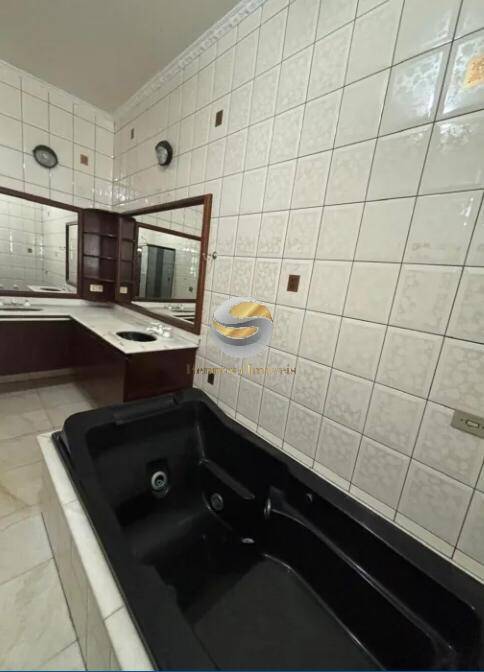 Casa de Condomínio para alugar com 4 quartos, 250m² - Foto 18