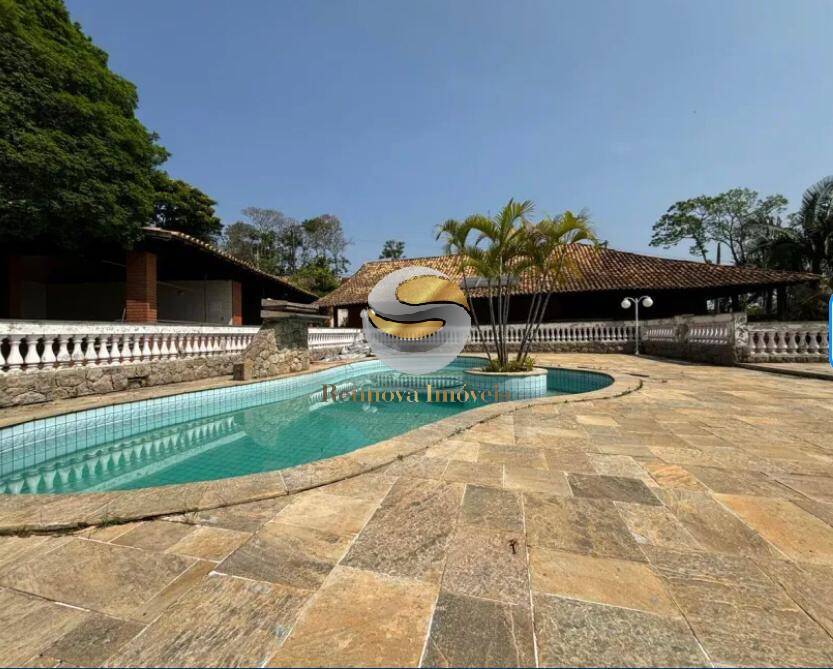 Casa de Condomínio para alugar com 4 quartos, 250m² - Foto 3
