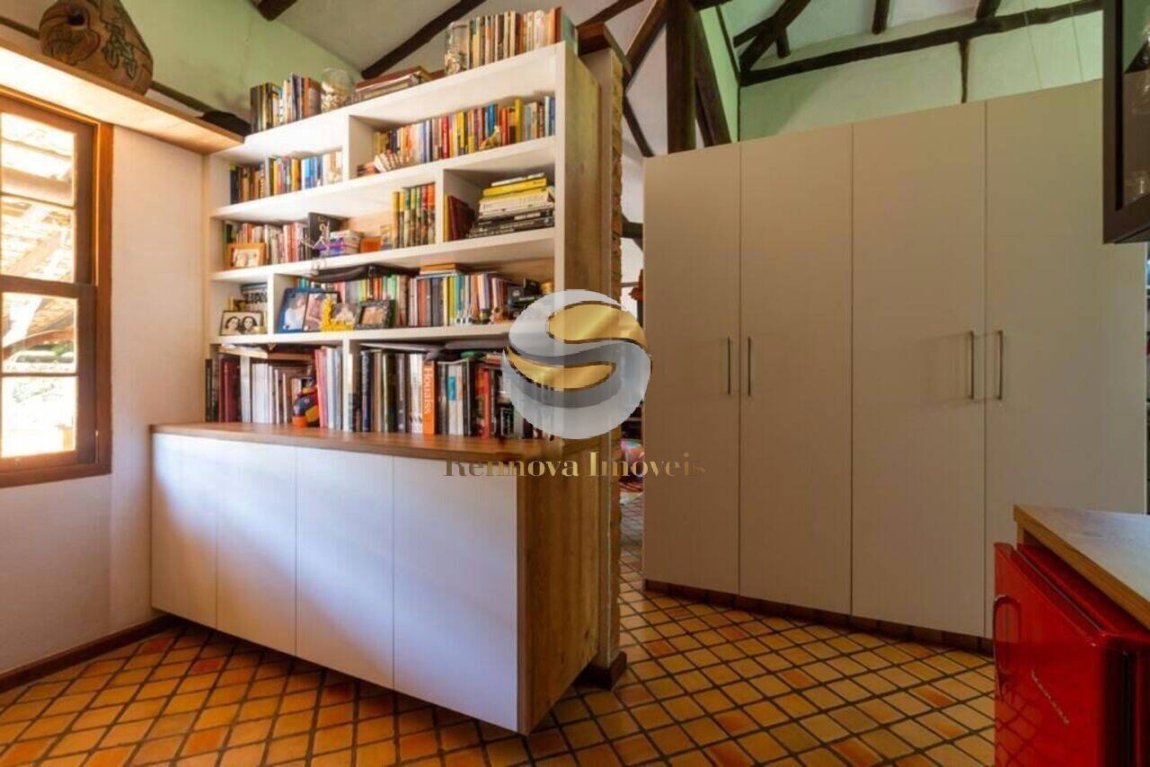 Casa de Condomínio à venda e aluguel com 3 quartos, 450m² - Foto 32