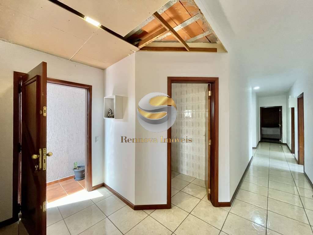 Casa de Condomínio à venda com 4 quartos, 320m² - Foto 3